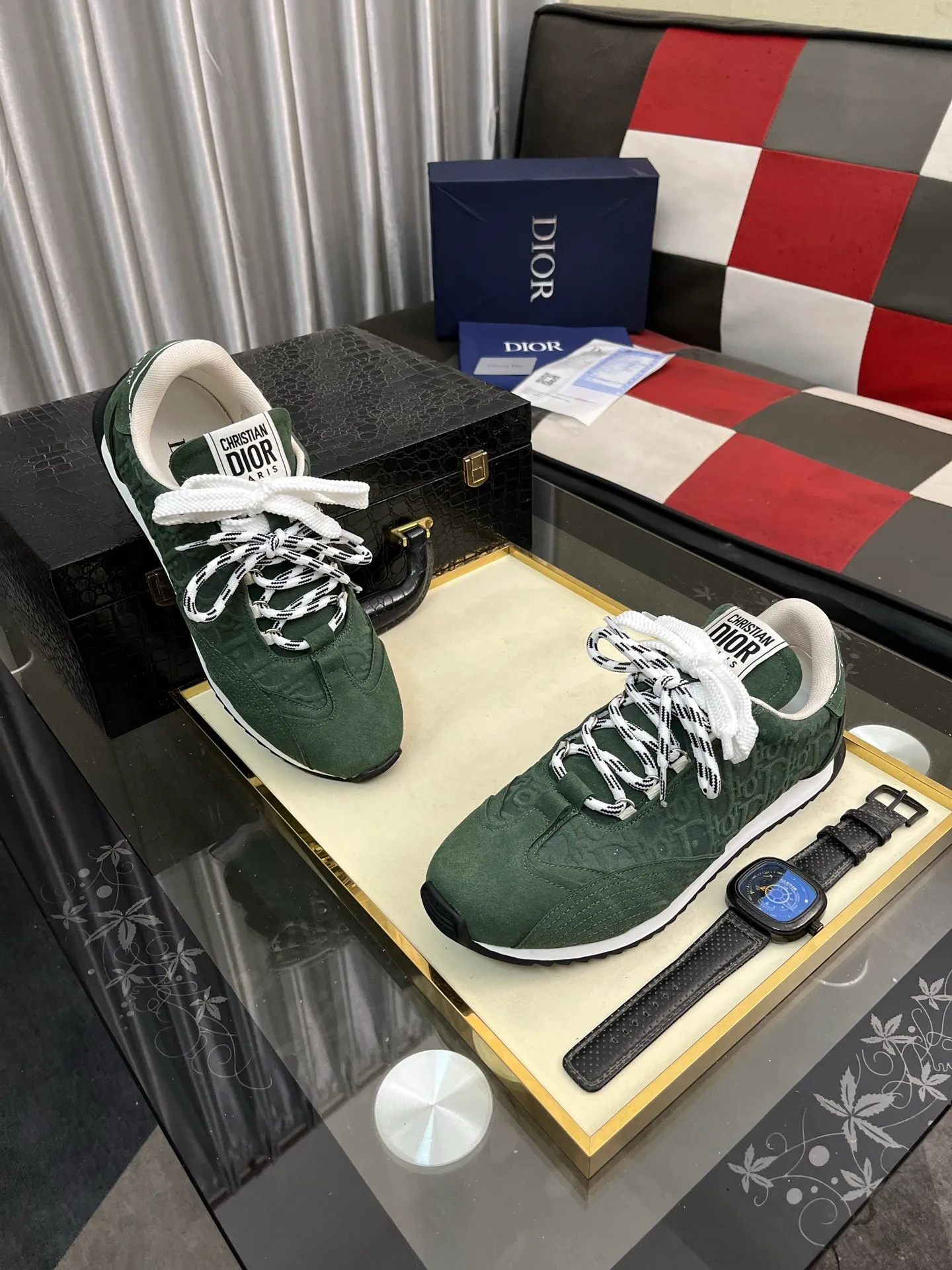 Men's shoes 💰500⌚️⌚️Dior original quality.~ Unique modern style sneakers. 🏃A must-have casual shoe for trendy men😍😍 Original brand imported from Italy, imported original leather, sheep lining (refuses to discolor and grind feet) Sole: Original sole provided by the original factory, French lazy style design ⚠️Fit to the feet, original quality, super comfortable original sole. Just like shooting the real thing 🎬The real thing is better Code number: 38-446️⃣Colors available